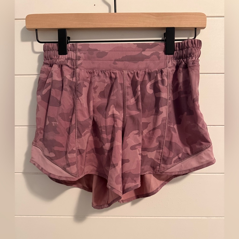 Lululemon Women's Hotty Hot Short II Light Purple Pink 4" Drawstring Size 6